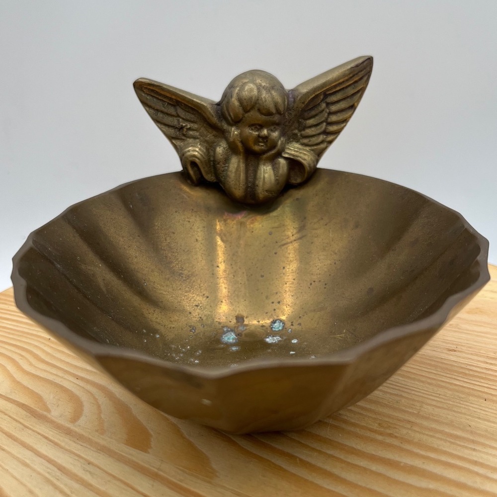 Vtg Solid Brass Cherub Angel Scalloped Trinket Bowl India
Hollywood Regency